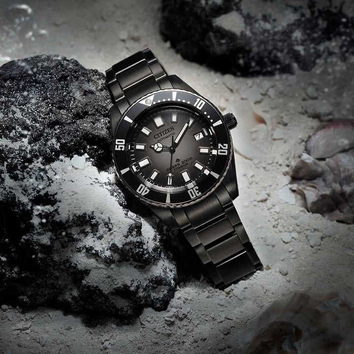 CITIZEN PROMASTER NB6025-59H,Angle looking down from diagonally above