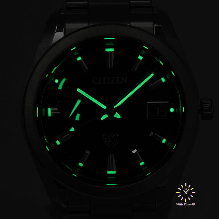 THE CITIZEN AQ1050-50F solar Men's Watch Close-up of the lumibrite