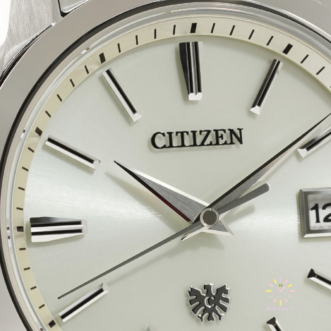 THE CITIZEN AQ4060-50A solar Men's Watch Close-up of champagne gold dial.