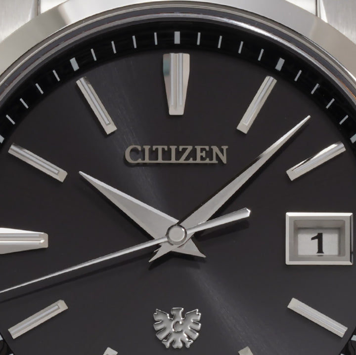 THE CITIZEN AQ4060-50E solar Men's Watch Close-up of black dial.