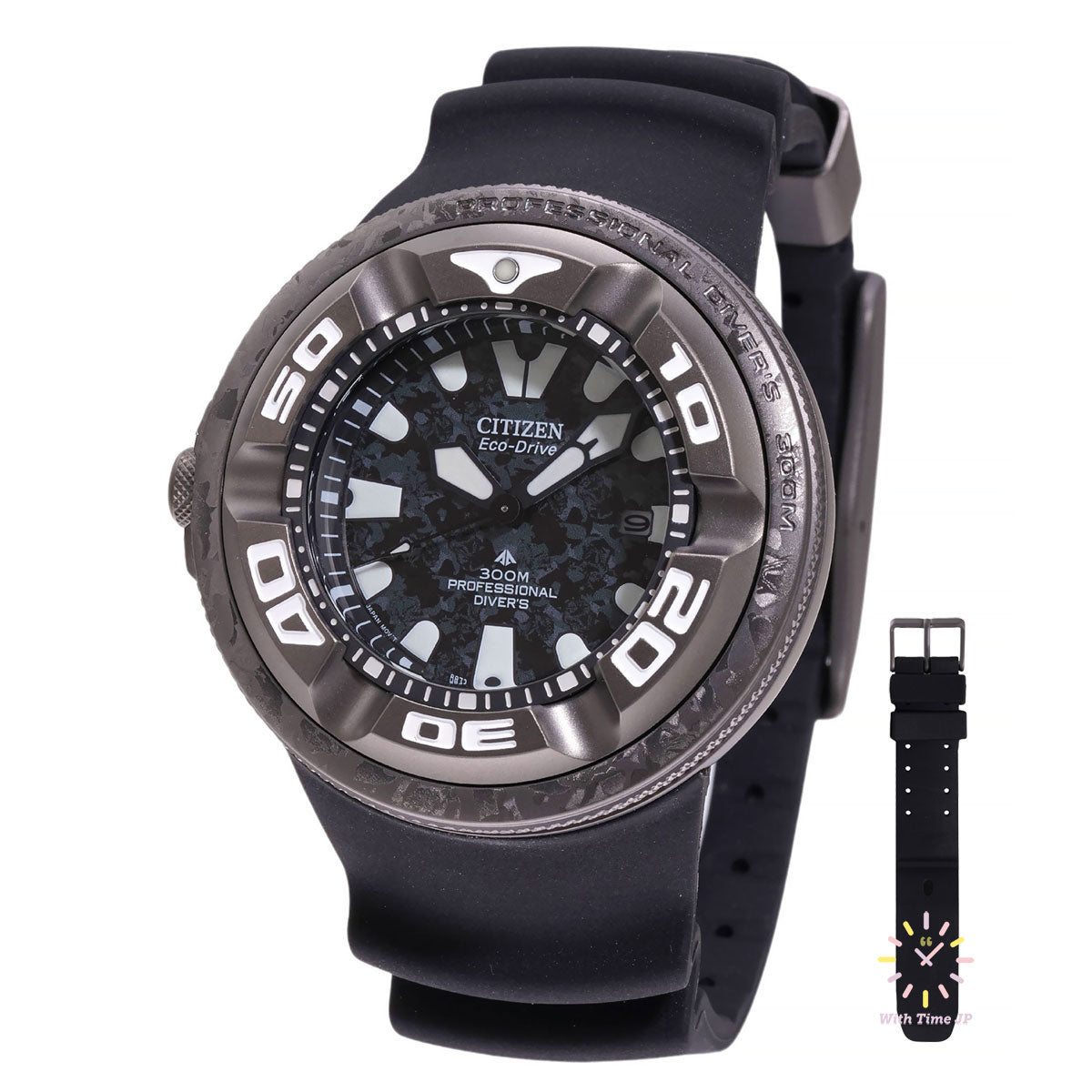 CITIZEN Orologio Analogico Eco-Drive Da Uomo BJ8056-01E - Cinturino In Plastica Nera, Cassa 48 Mm, Impermeabile 30 Bar, Quadrante Nero Con Indici Luminosi. Confezione Regalo E 2 Anni Di Garanzia.