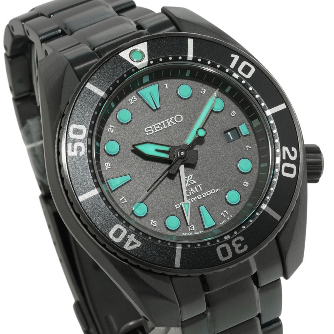 Seiko Prospex Solar GMT Diver "SUMO" Night Vision SBPK007,Close-up of Black Dial