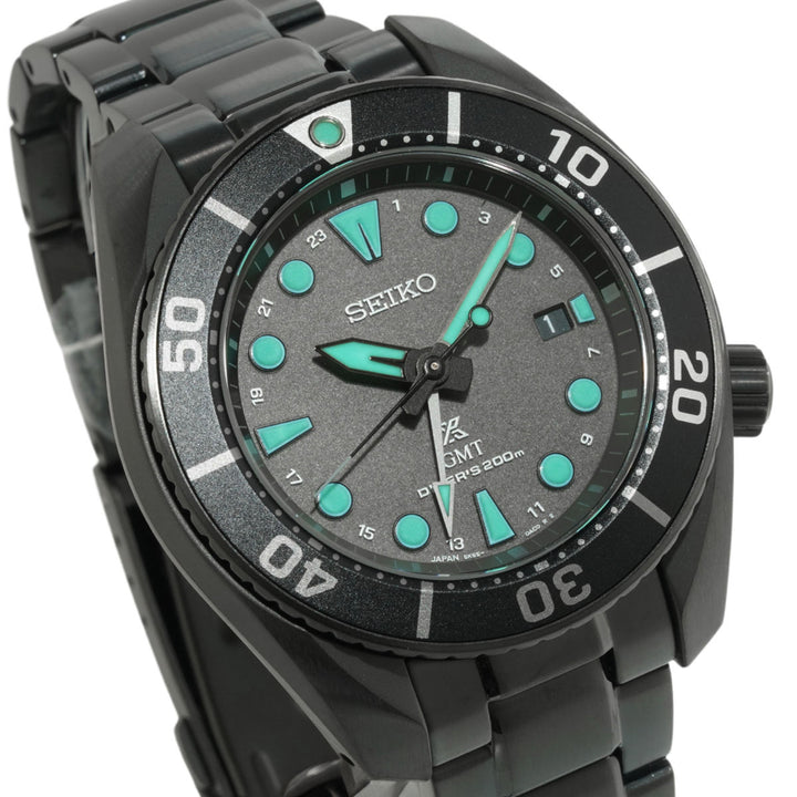 Seiko Prospex Solar GMT Diver "SUMO" Night Vision SBPK007,Close-up of Black Dial