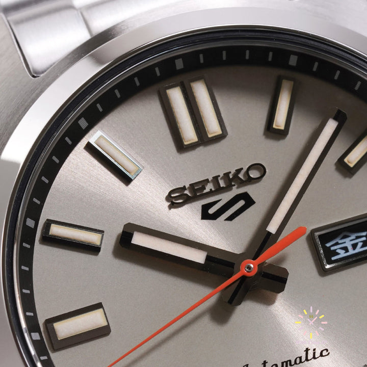Close-up of the ivory  dial of SEIKO 5 Sports SNXS series SBSA257.