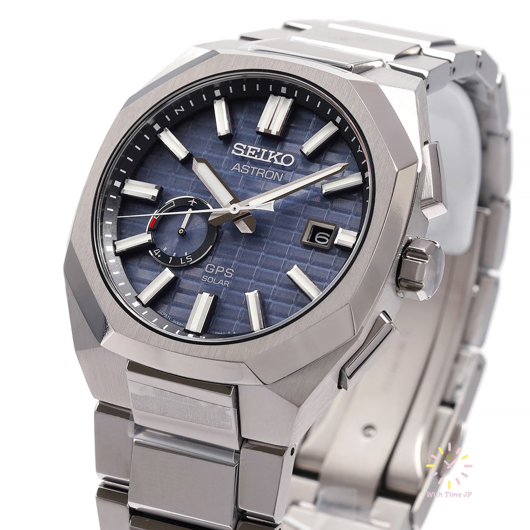 Seiko Astoron SBXD013 ,Solar GPS Men's Watch,Angle from the right side.