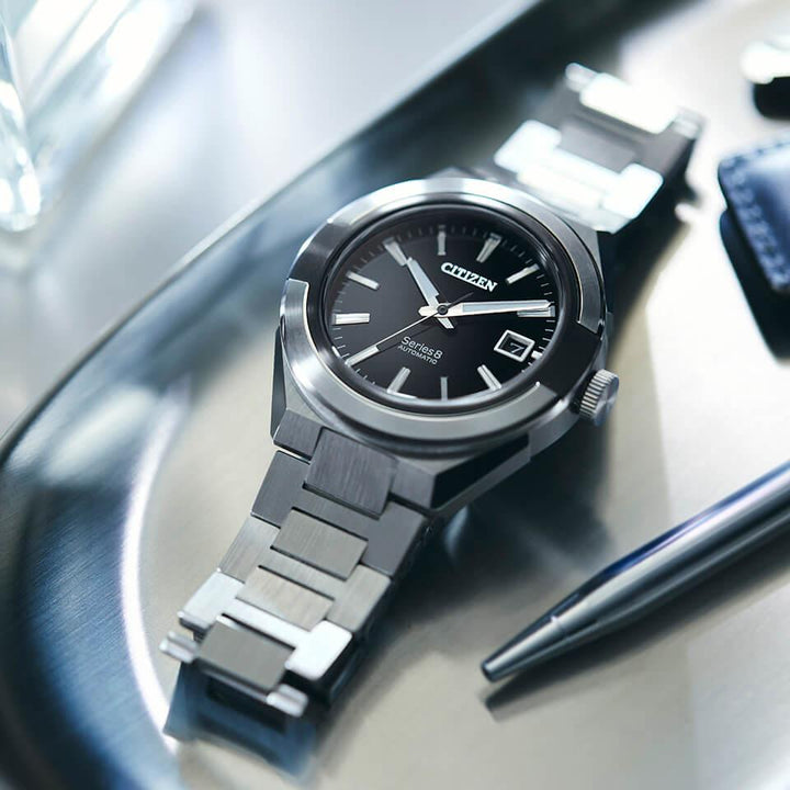 NA1004-87E Mechanical Watch,Angle placed on tabletop