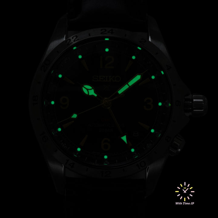 Green dial luminescence of Seiko Prospex Automatic GMT Alpinist SBEJ005