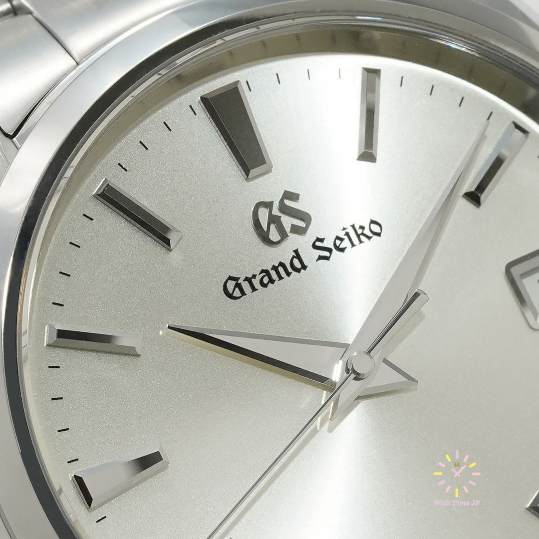 Grand Seiko SBGP009,Quartz Men's Watch Close-up of champagne gold dial