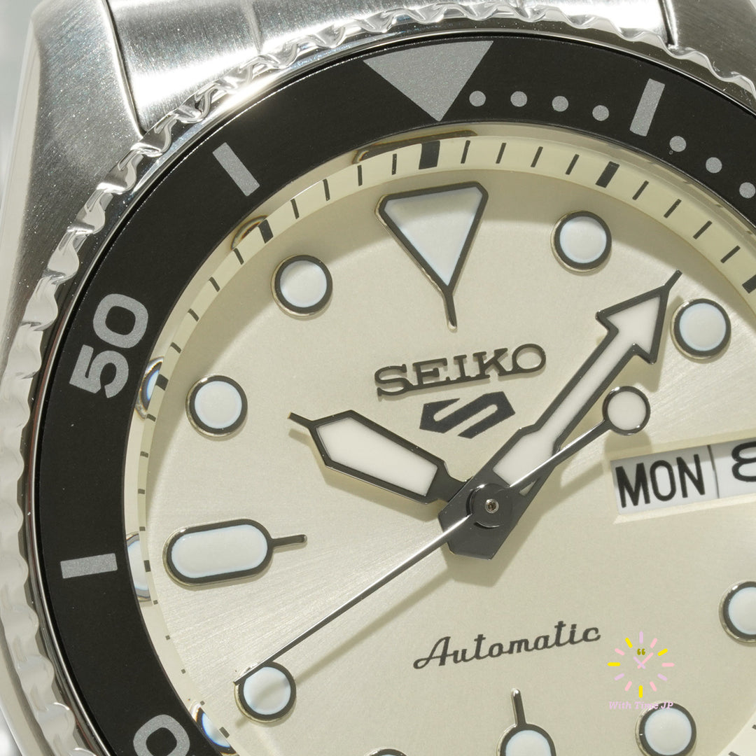 Close-up of the Off-white Diall on the Seiko 5 Sports SBSA227.
